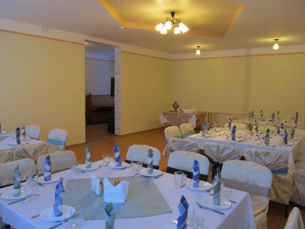 Viesu Maja Ezerkalns Hotel Kraslava Ngoại thất bức ảnh