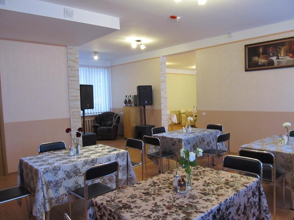 Viesu Maja Ezerkalns Hotel Kraslava Ngoại thất bức ảnh