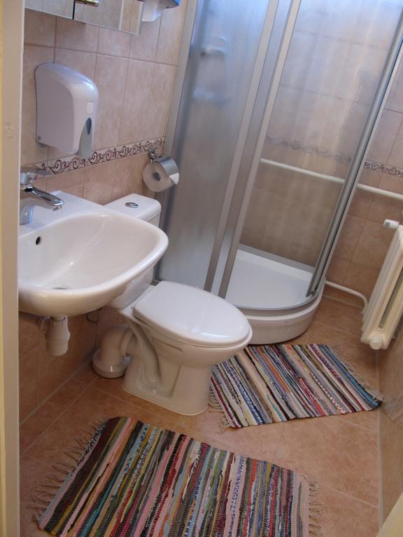 Viesu Maja Ezerkalns Hotel Kraslava Ngoại thất bức ảnh